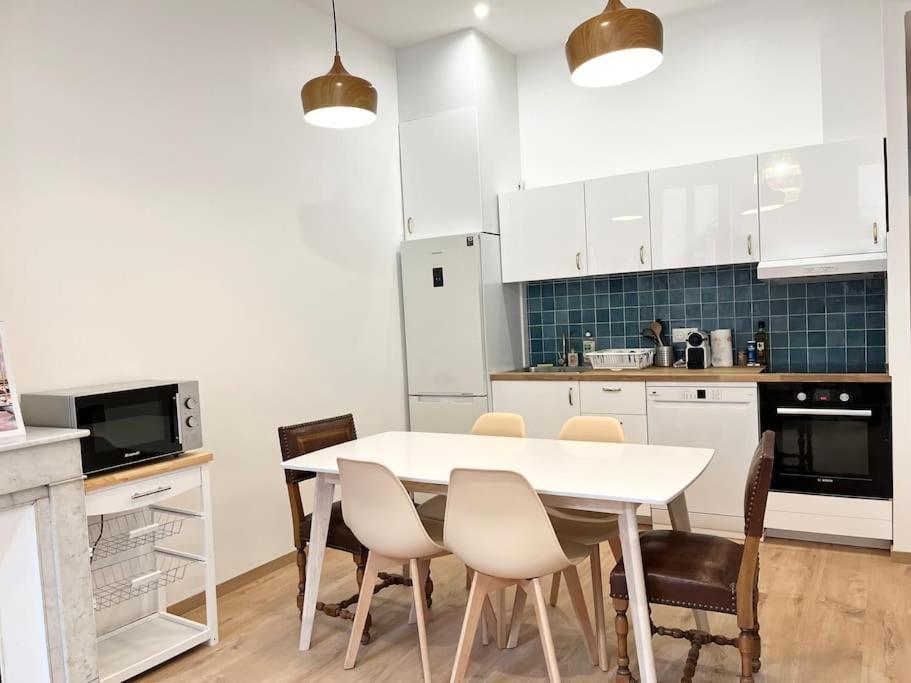 Pleasant 3-bedroom Flat In The Center Of Apartment *